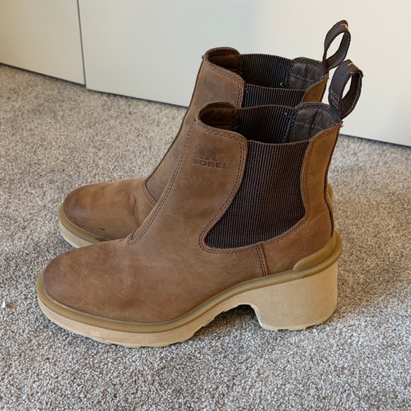 Women’s Hi Line SOREL boots - Picture 4 of 5